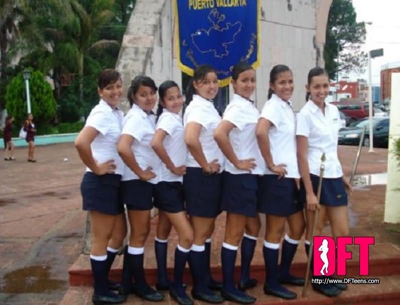 colegiaristrex x0b.jpg
